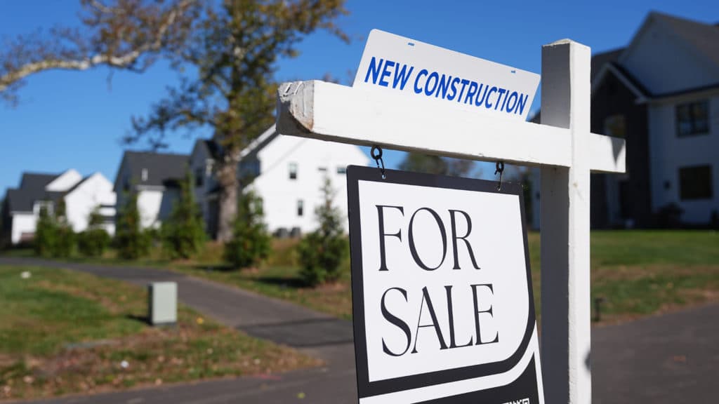 U.S. mortgage rates are staying high - and the Federal Reserve can do little about it